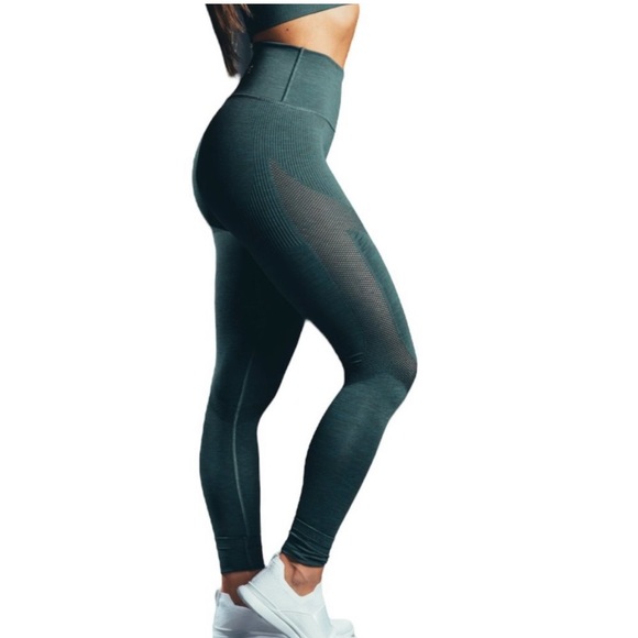 Alphalete Pants - Alphalete Aero leggings